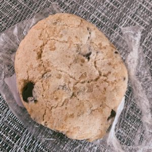 cinnamon chocolate chip cookie by noedibles review by trippietropical 2