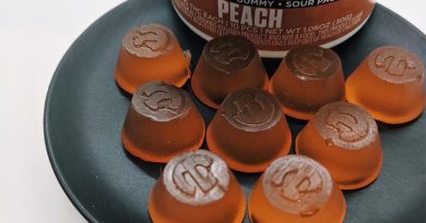 peach gummies by incredibles from gti edible review by upinsmokesession