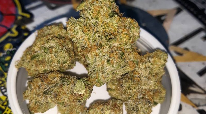 pink cookies aka wedding cake strain review by sjweedreview