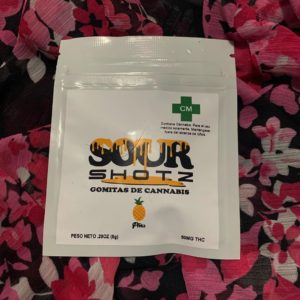 sour shotz pineapple gummy from medigreen edible review by trippietropical 2