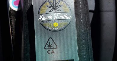 cannabis distillate cartridge by skunk feather vape review by sjweedreview