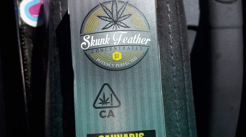 cannabis distillate cartridge by skunk feather vape review by sjweedreview