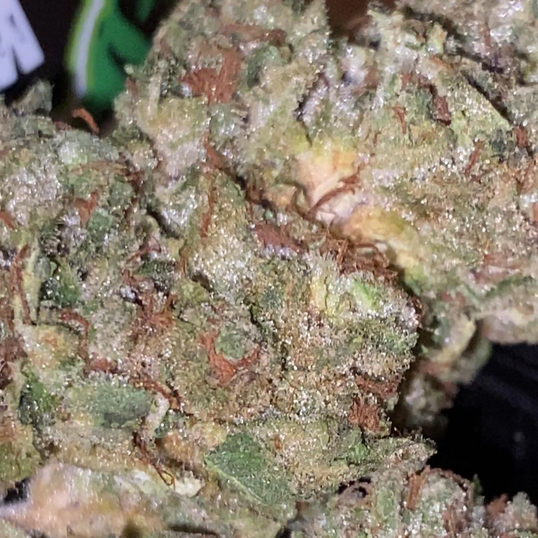 strain-review-wedding-crashers-by-chronic-creek-the-highest-critic