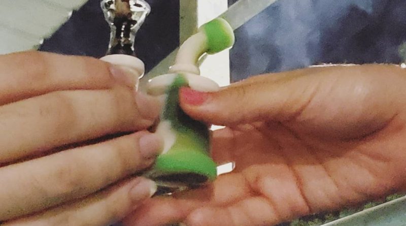 small rubber bubbler glass review by _scarletts_strains_