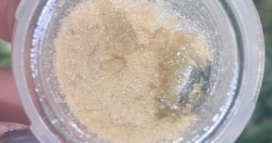 strawberry banana hash by fully melted concentrate review by anna.smokes.canna