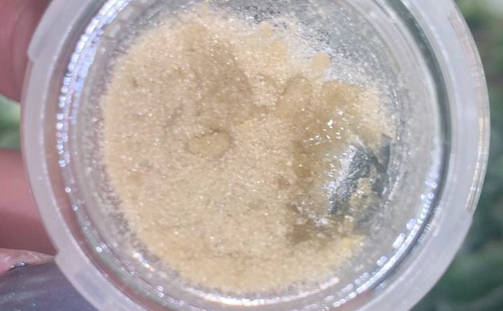 strawberry banana hash by fully melted concentrate review by anna.smokes.canna