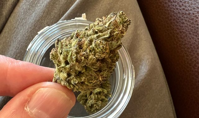 pineapple trainwreck by shades of jade strain review by justin_the_ganjier