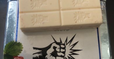 strawberry cheesecake chocolate by punch extracts edible review by caleb chen