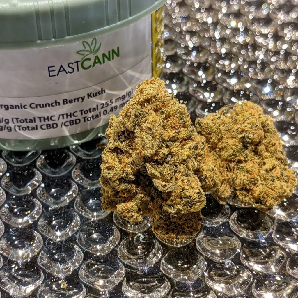 organic crunch berry kush by eastcann strain review by terple grapes