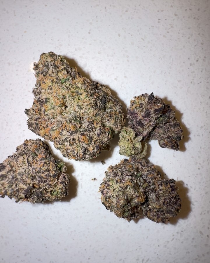 magic confetti by the flower district strain review by eriksreviews