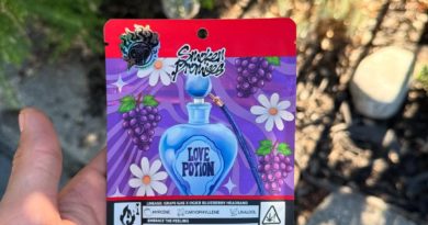 love potion glitter bomb by smoken promises strain review by yieldisdead 2
