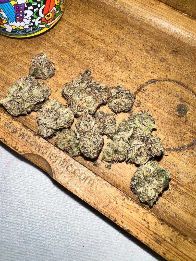 zoeys 420 batch by zoeys ca strain review by candylandreviews 2