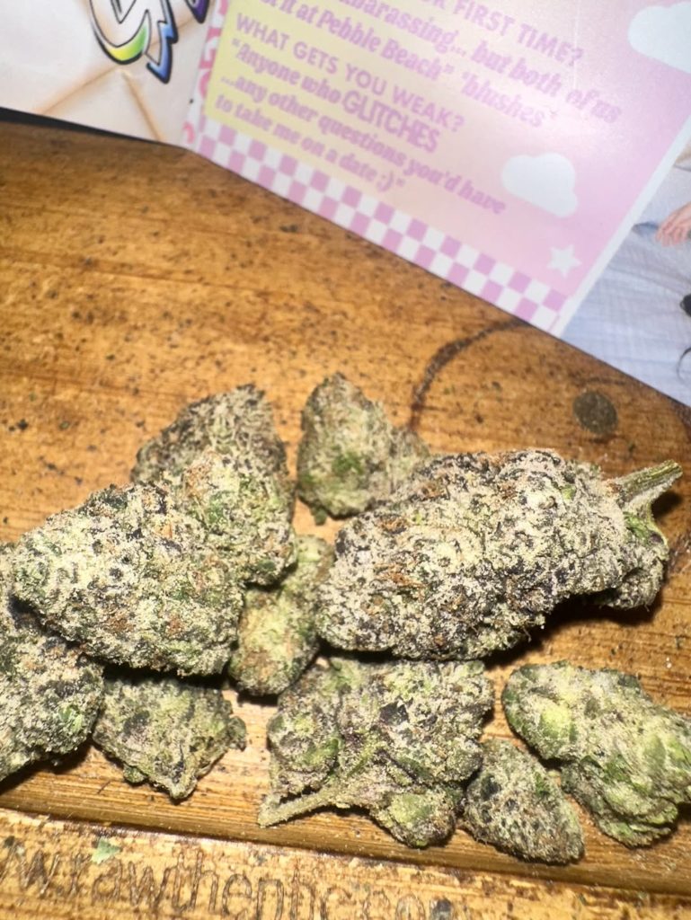 zoeys glitch talk by zoeys ca strain review by candylandreviews